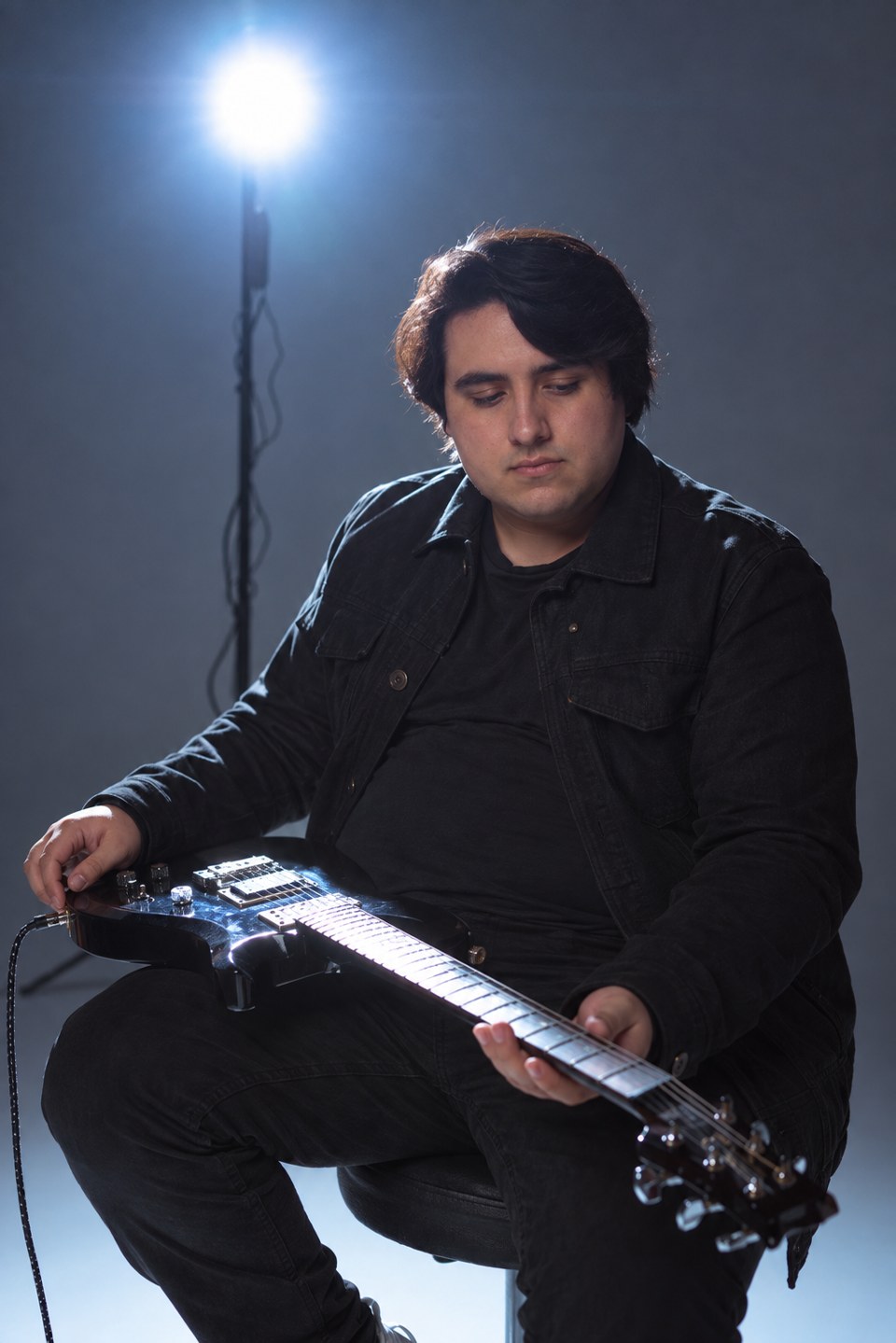 Luis Aguilar en el estudio de Casa del Árbol Studio